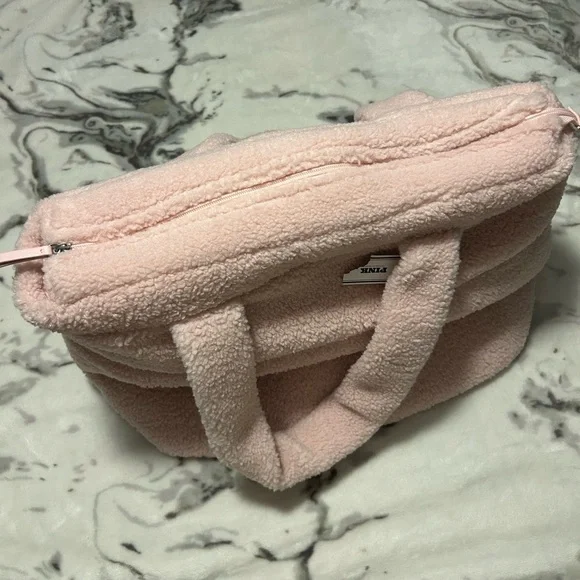 BNWT Victoria’s Secret PINK plush tote - Picture 4 of 6